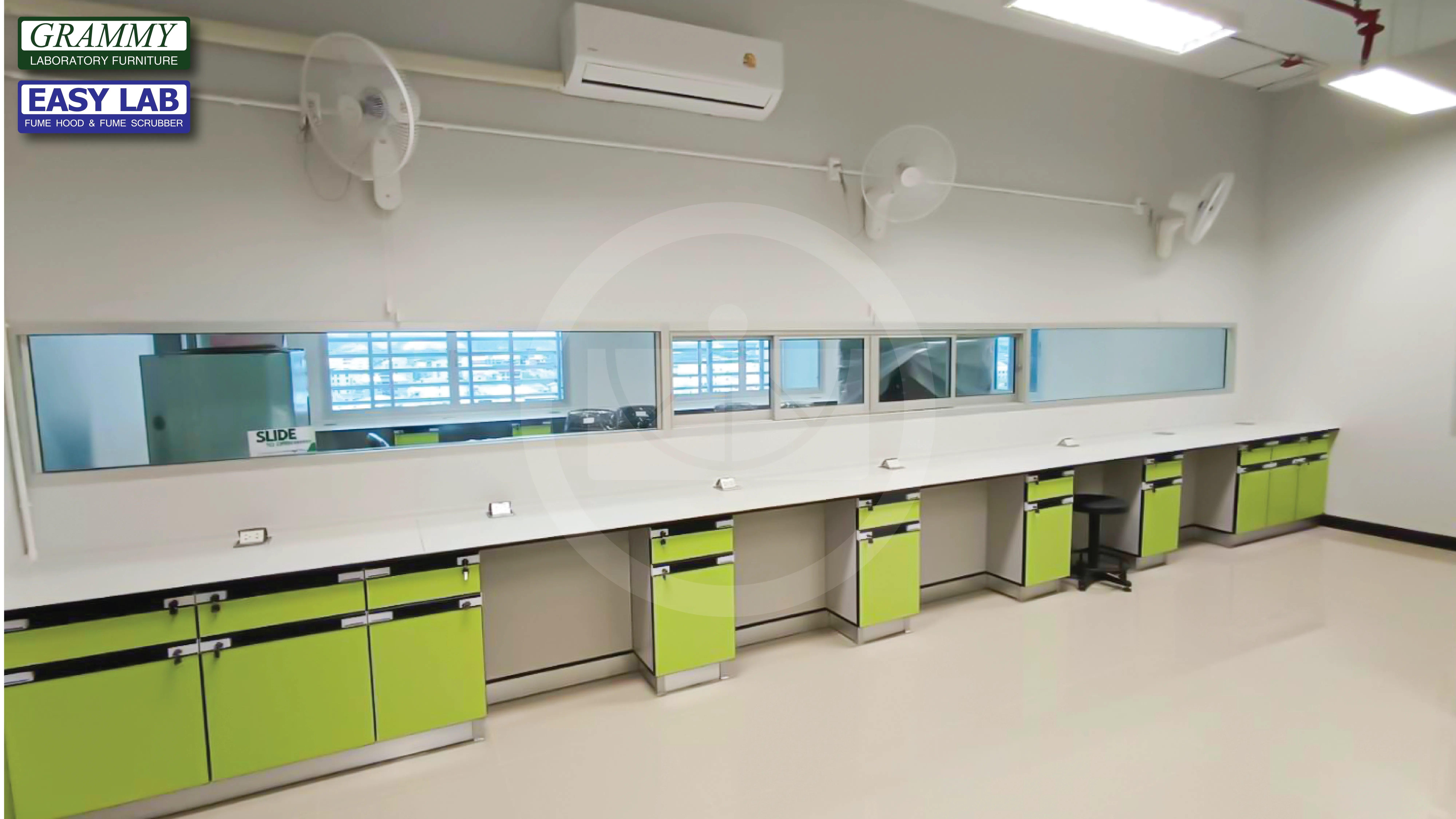 ติดตั้งโต๊ะปฏิบัติการ GRAMMY & ตู้ดูดควัน EASY LAB